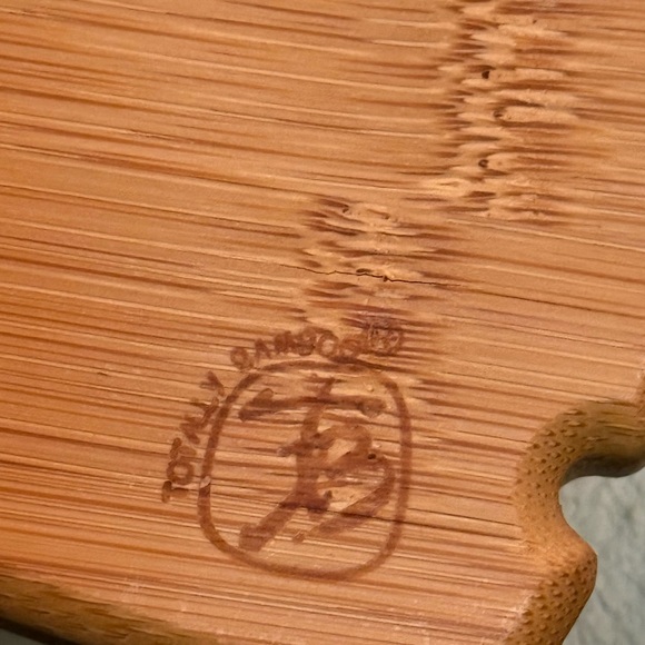 Totally Bamboo Destination Oahu Serving & Cutting Board Stamped Design 14x11inch - Picture 4 of 4